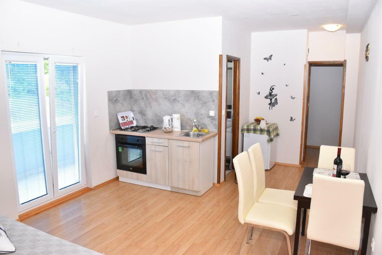 Apartmani Niko 1 Radovin Exterior foto
